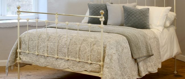 Cream Antique Bed MD98