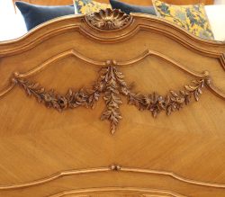 5ft-Louis-XV-Style-Antique-Bed-WIth-Garland-Design-WK150-1