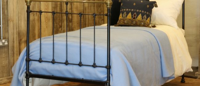 Black Straight Top Rail Victorian Single Antique Bed MS50