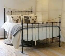 Black-Antique-Bed-With-Decorative-Castings-MK236