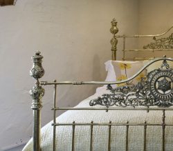 6ft-All-Brass-Bed-With-Serpentine-Top-Rail-MSK64