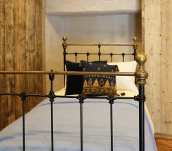 Black-Straight-Top-Rail-Antique-Single-Bed-MS50