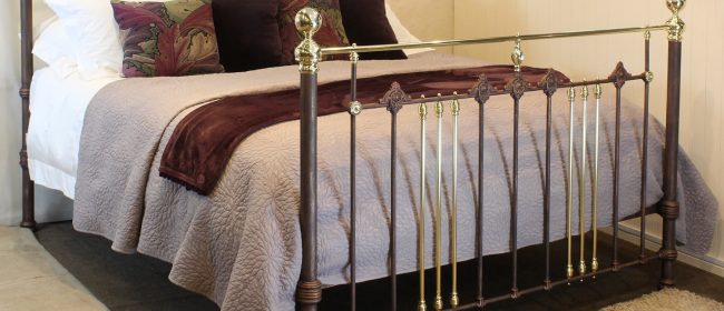 6ft Wide Brass and Iron Bed in Bronze – MSK71